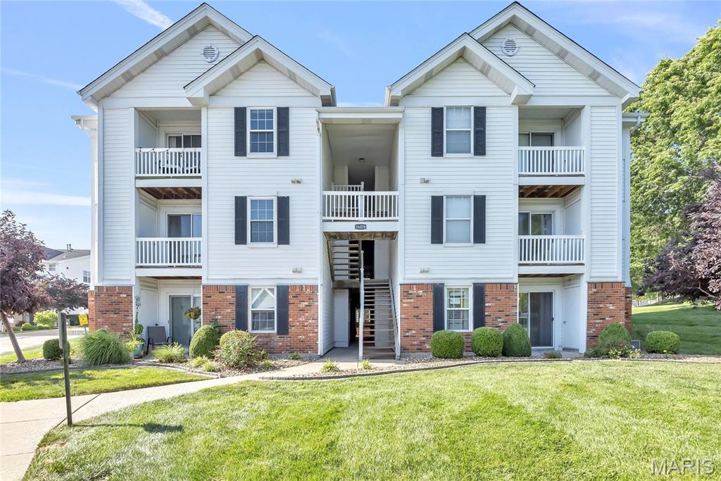 Move in ready, very lightly lived in first floor, STEP FREE 2 bed, 2 full bath condo. In unit laundry room.  Enter condo, just steps from the carport. Nice eat in kitchen with built in microwave, granite counter tops, and slider to patio (with storage closet). Neutral carpet and abundance of storage and closets. Ready for immediate occupancy. NICE!