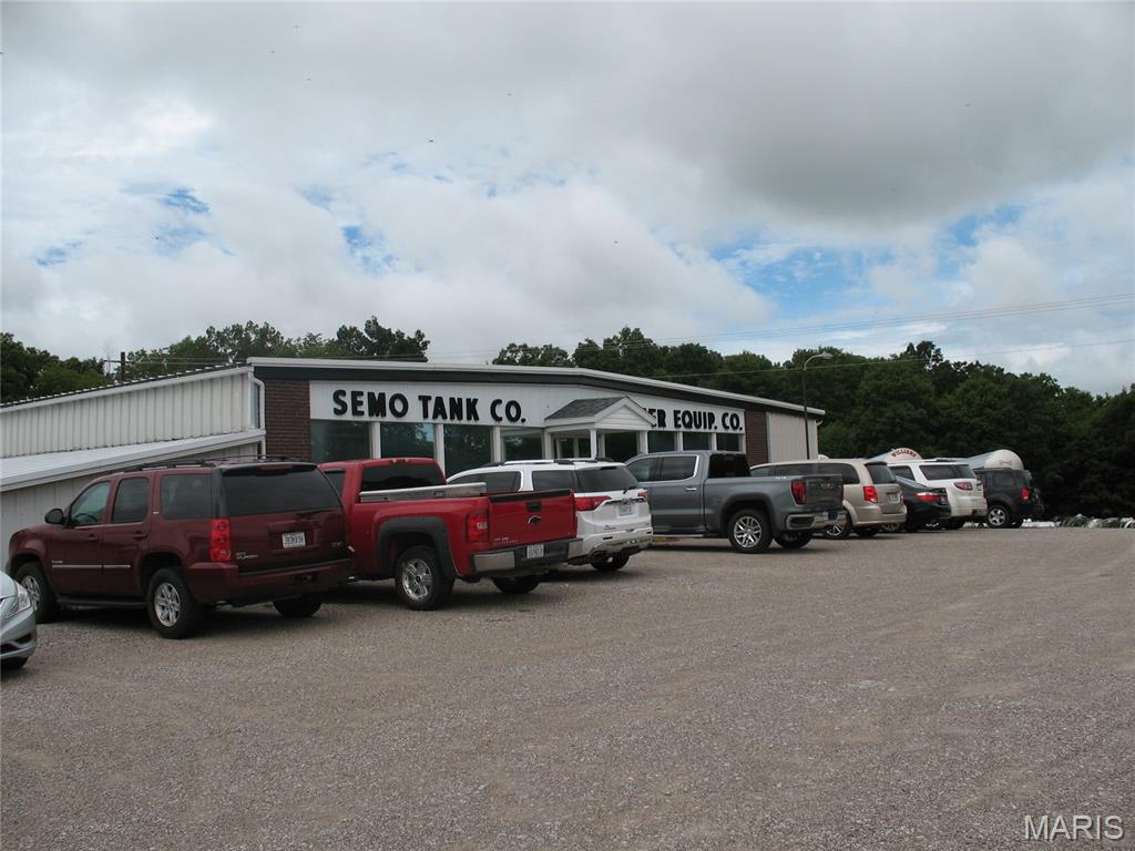 21,510 SF building with office/showroom & shop/warehouse area, along with a 6,552 SF rear industrial shop building on 18 acres of property. With 10 overhead doors, 1 loading dock door, and security fencing, this property offers versatility for various business endeavors.  Property also contains a separate large security-fenced equipment storage yard with access to the I-55 Outer Road.