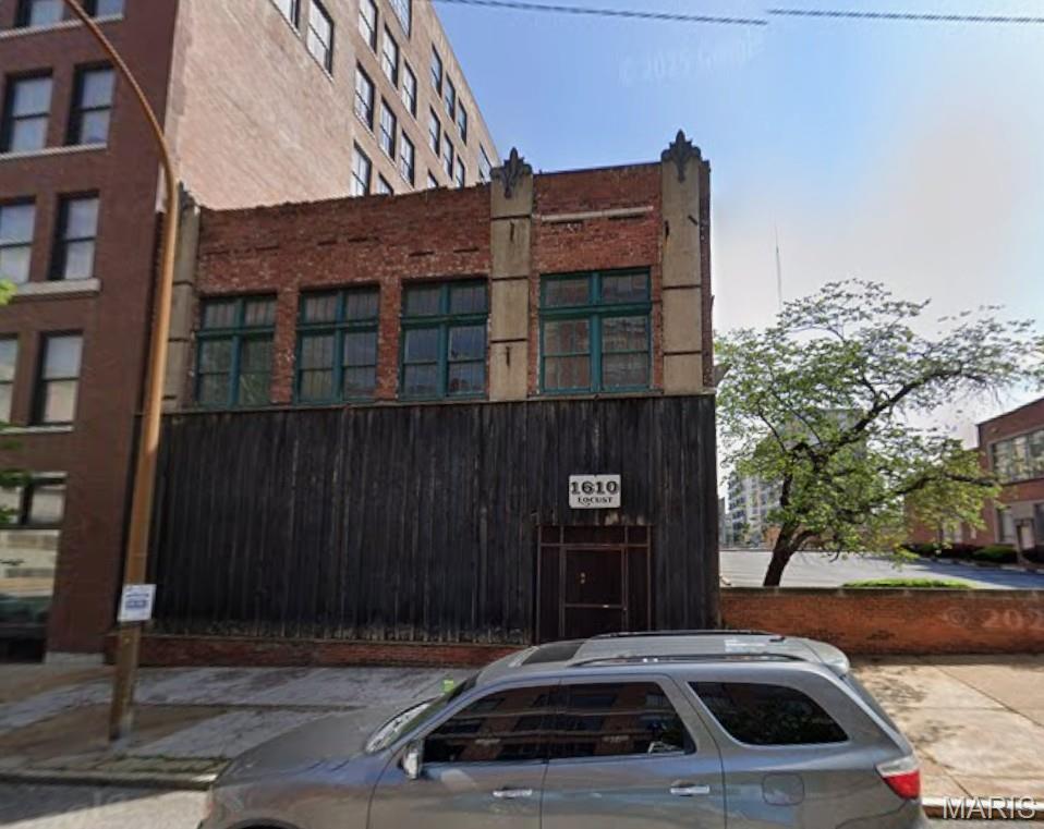 Downtown redevelopment district. Walking distance to St Louis City Soccer Statium, a few doors from 21c Museum Hotel. In 1917 the building was origanally constructed as a truck dealership with a frieght elevator to the 2nd floor, currently this is none functional.  Solid brick building with structural concrete floors and ceiling, 16 ft high ceiling on both floors, drive in bay door, 2nd floor has three large skylights. Large front display window has been brick blocked over, front glass still in place and can be seen from the inside. buidling has a small boiler room size basement. 13,330 sq ft on two floors. Seller prefers as is sale.