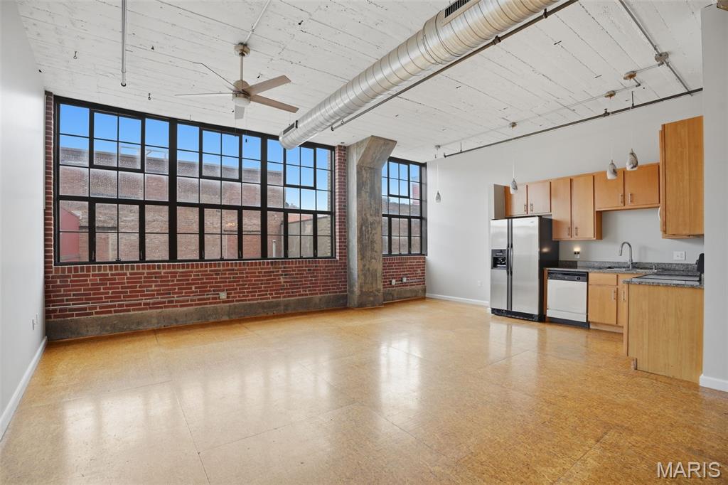 Lofts/2020 Washington - Residential