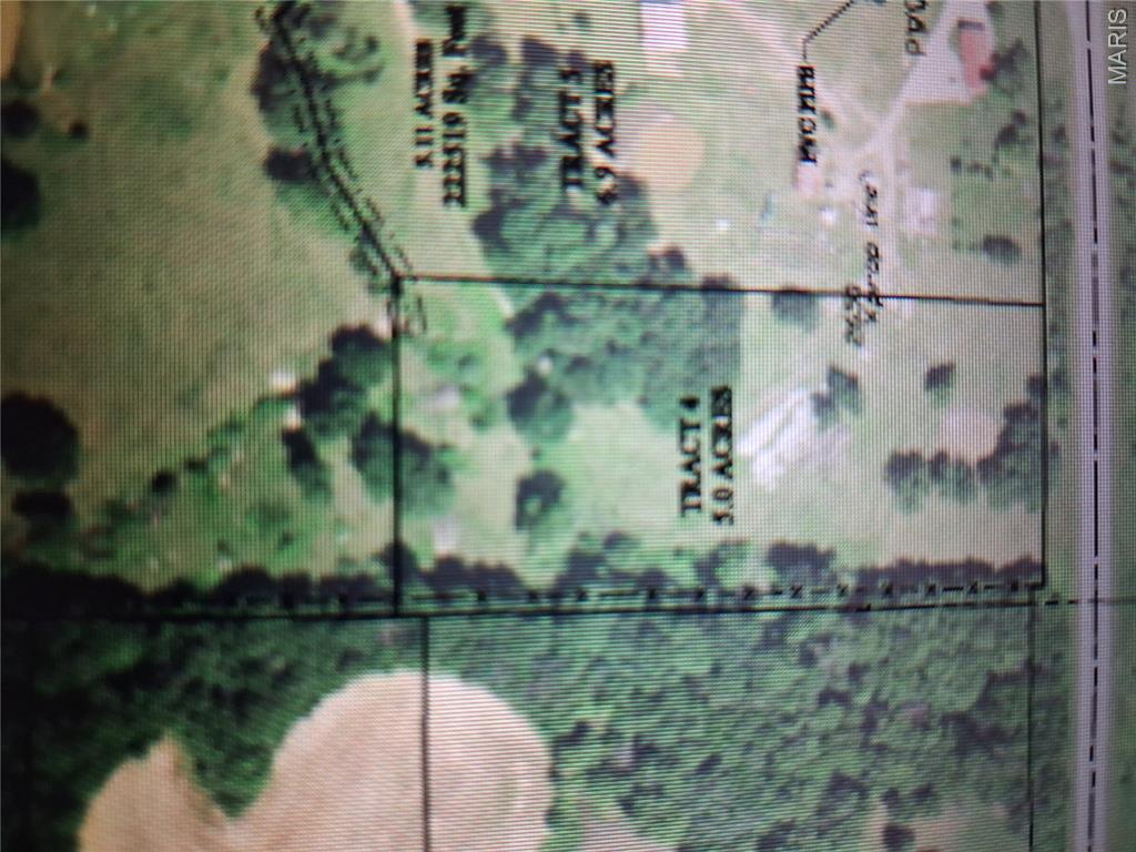 5 surveyed acres located right along Highway 24 between Madison, MO and Moberly, MO.   The property would make for a great new home build site or a camper spot. Located about 10 minutes from Walmart of Moberly, MO. Property is Tract 4 on the survey.