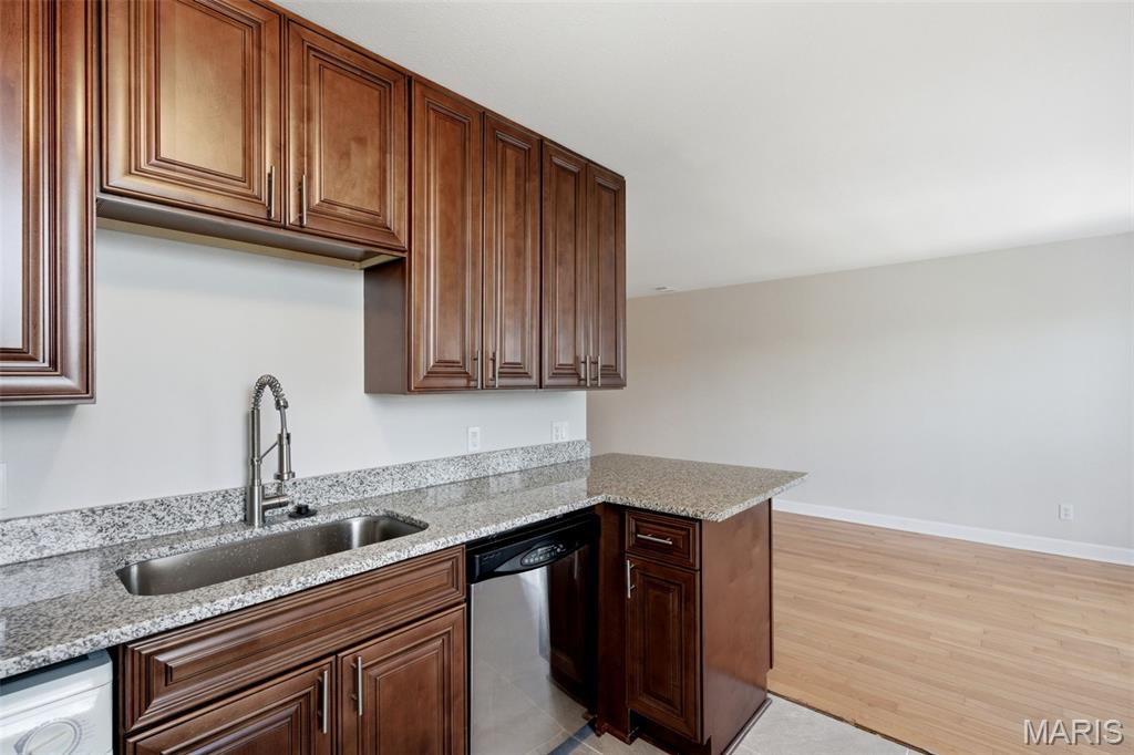 Pershing Ave Condo - Residential