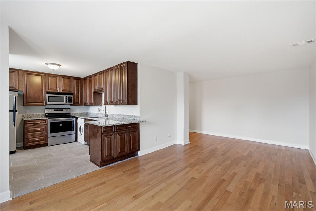 Pershing Ave Condo - Residential