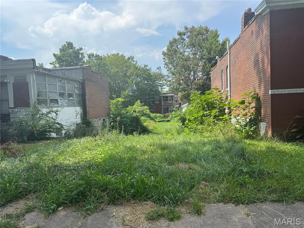 THIS BEAUTIFUL PIECE OF LAND IS WATING 0N ITS NEW OWNER.  CALL FOR MORE INFORMATION.