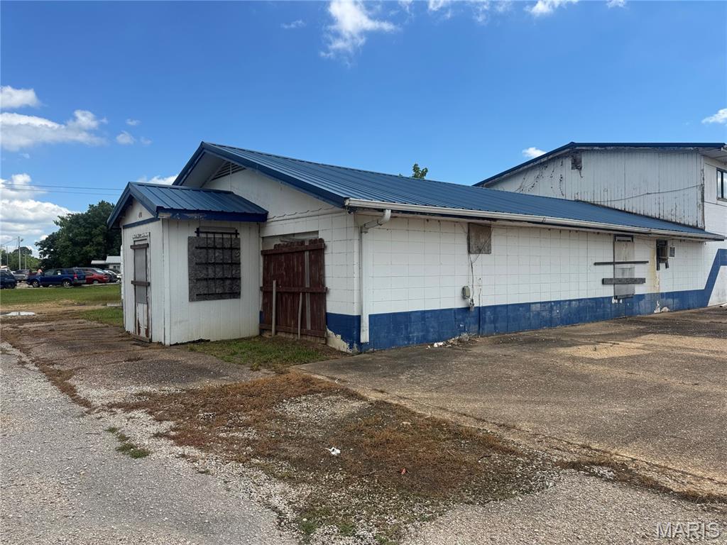 Highway 53 - Commercial Sale