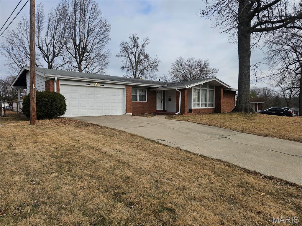 Great opportunity to own this ranch home with brand new roof/soffit and gutters in a beautiful, established neighborhood.  The home features 4 bedrooms, 2 1/2 bathrooms and a partially finished basement.  Spacious front and back yards (back yard is fenced).  The home is ready for your finishing touches!

More photos coming soon.