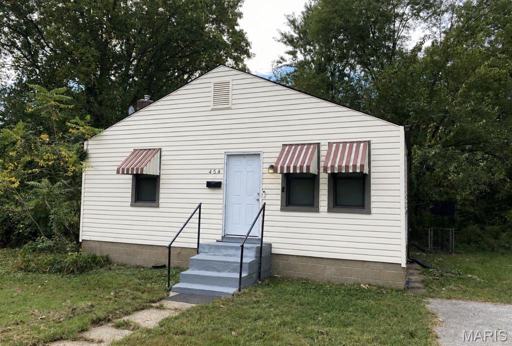 Come check out 454 Northridge. It is a beautifully refinished 2 bedroom 1 bath home that is currently rented Section 8 @ $968 a month with sewer being the only utility as owner's responsibility. Reach out today with any questions!!!