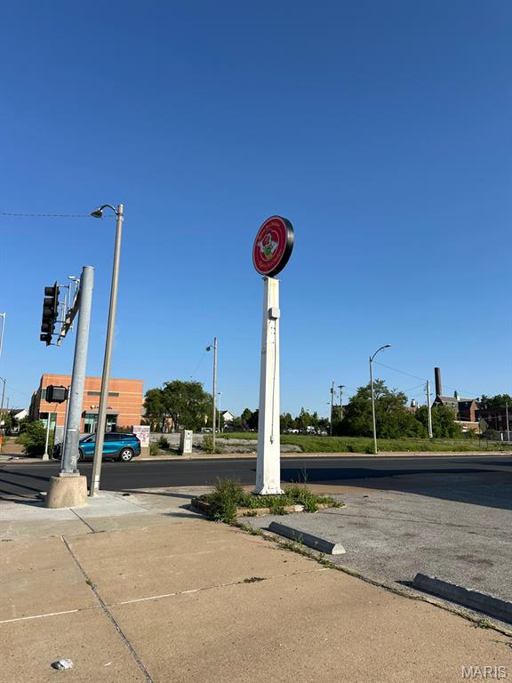 Lindell Add 01 - Commercial Sale