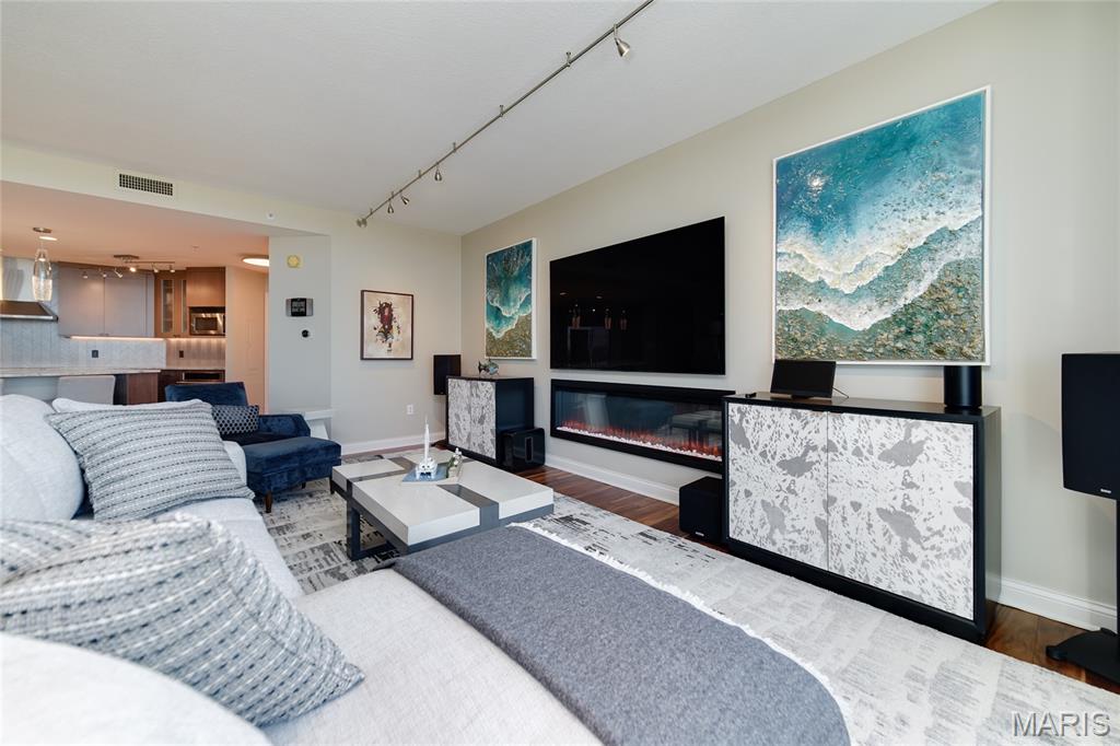 Park East Tower - Residential
