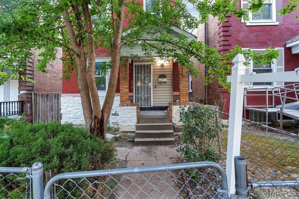 Charming Updated Brick Home in Charming Updated Brick Home in the Gravois park area

Welcome to this beautifully updated 3-bedroom, 1.5-bath brick home in a sought-after neighborhood. Classic curb appeal meets modern comfort — the moment you step inside, you'll appreciate the thoughtful updates throughout.

Open & Inviting Main Level
The living and dining areas flow seamlessly, featuring tons of natural light. The updated kitchen offers a breakfast bar — perfect for everyday meals or entertaining guests. A convenient half bath rounds out the main floor.

Three Bedrooms Upstairs
Upstairs you'll find three generously sized bedrooms with good closet space and an updated full bath with modern tile and fixtures.

No seller financing. Please email offers to aprilfreshlistings@gmail.com and brokerage@timbervinegroup.com, *no text offers email only*