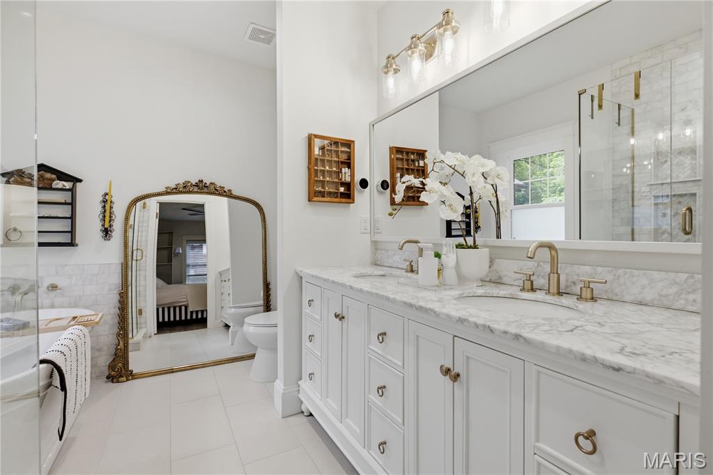 Hollywood Webster - Residential