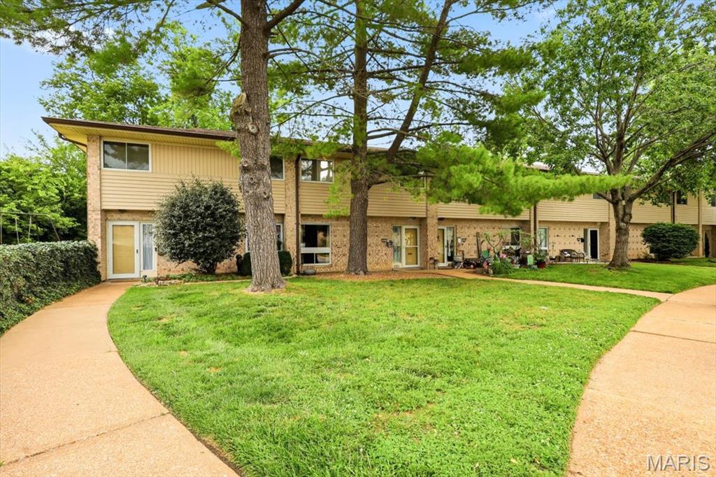 OPEN HOUSE Friday 6/26 from 2:00-4:00 pm!
Welcome home to 10053 Sakura, an adorable and affordable condo in the Lindbergh School District! With over 1500 sq ft of living space, this condo has everything you need! The large living room with vinyl plank flooring welcomes you as you enter through the NEW front door. The kitchen with tile flooring has stainless steel appliances and a bar seating area. The spacious dining area is ready for your gatherings with family and friends. Head out the (new) sliding door to the covered patio oasis, which will quickly become your favorite spot to relax and unwind. The outdoor sheds offer ample storage for all of your extras. The convenient laundry area and a half bath round out the main floor. Upstairs you'll find a huge primary bedroom with two closets, two additional bedrooms and a full hall bathroom. Fresh neutral paint throughout. ALL appliances stay! The pool and clubhouse are steps away. Close to schools, shopping, restaurants and highways. Why rent when you can buy? Don't miss this one!!