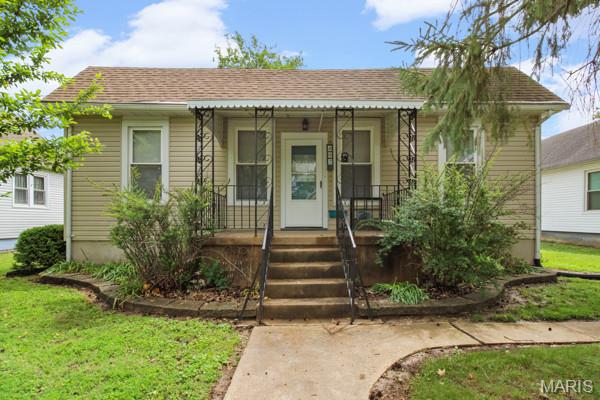 Welcome home to 402 N Taylor in Crystal City, MO! This charming 3-bedroom, 1-bath home is full of character and ready for its next owners. Inside, you’ll find a comfortable layout with plenty of space to make your own. Step outside and enjoy the fully fenced backyard — perfect for pets, kids, entertaining, or simply relaxing outdoors. The detached 1-car garage offers additional storage and parking, while the adorable garden shed adds the perfect touch of charm and functionality for gardening tools, hobbies, or extra storage. Whether you’re a first-time buyer, downsizing, or looking for an investment opportunity, this cute and cozy property is one you won’t want to miss!