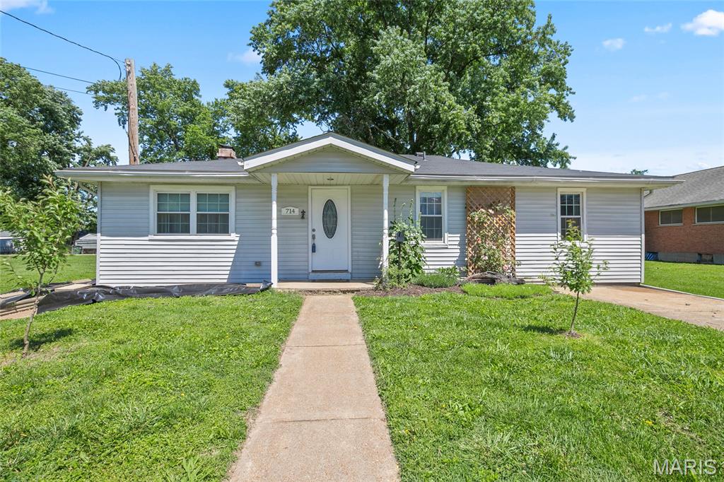 Welcome to 714 Vest Ave in Valley Park, a home that delivers the comfort, layout, and location buyers are actively seeking.
From the moment you walk in, you’re greeted with a layout that feels open, functional, and easy to live in. Natural light flows through the main living areas, creating a warm and inviting space whether you're hosting guests or enjoying a quiet night at home.
The kitchen offers plenty of cabinet and counter space, giving you room to cook, entertain, and make it your own. Just off the main living area, you’ll also find a dedicated office space, perfect for working from home, managing day-to-day life, or even converting into a hobby or flex room to fit your needs.
The bedrooms are well-sized and positioned for privacy.
Step outside, and the backyard brings something extra to the table. In addition to space for relaxing or entertaining, you’ll find a shed for added storage and a chicken coop, offering a unique opportunity for anyone interested in a more self-sufficient lifestyle or simply enjoying a bit of country charm right at home.
What really sets this home apart is its location. Tucked into Valley Park, you’re just minutes from major highways, shopping, and everyday conveniences, making your commute and daily routine simple and efficient.
Whether you're a first-time buyer, downsizing, or looking for a solid investment, this home checks the boxes and offers strong value in today’s market.