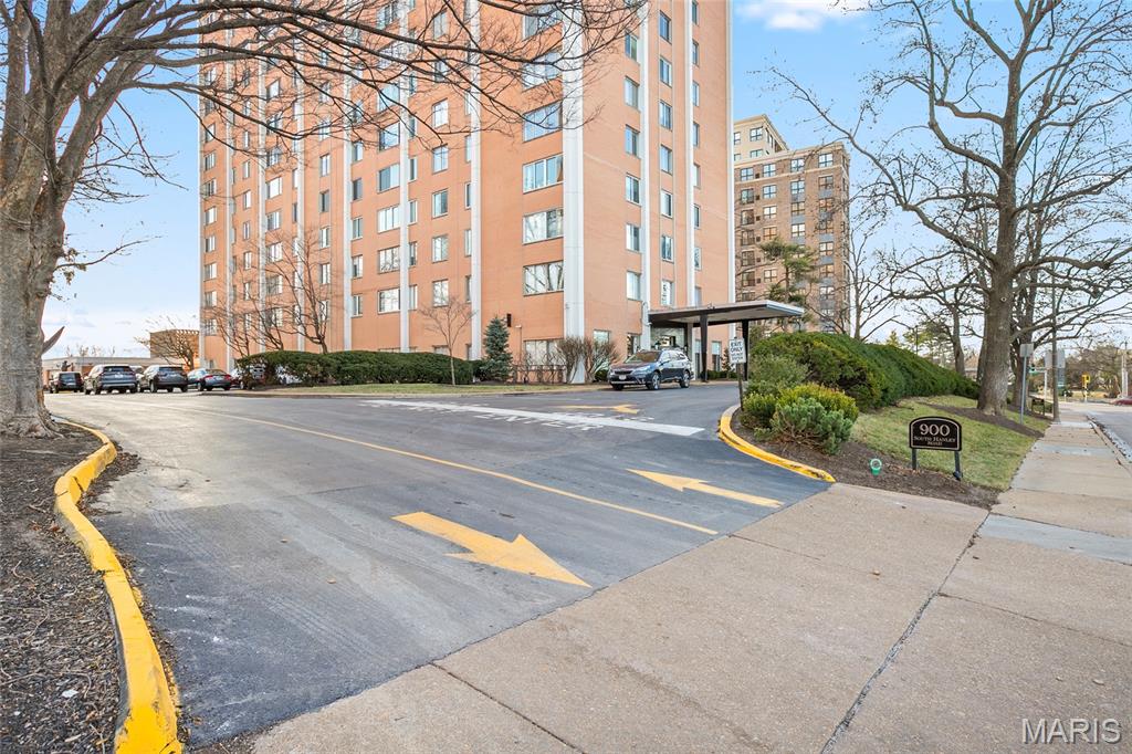 Hanley Towers Apts Condo - Residential