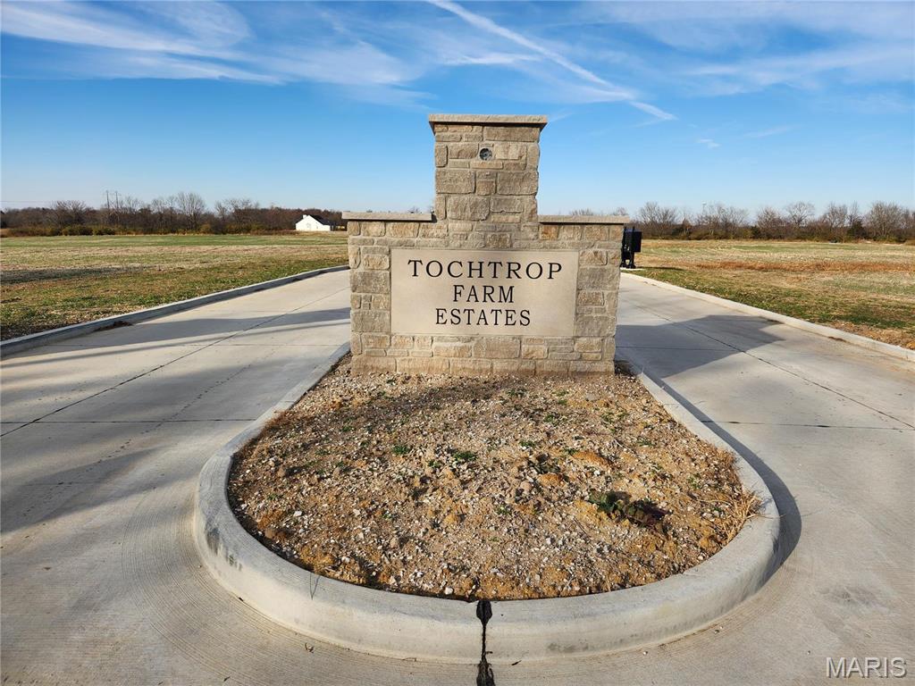 Don’t miss out on the opportunity to build your dream home on a beautiful 3 acre setting in the desirable village of Josephville just minutes from Highway 70 and Highway 61.
