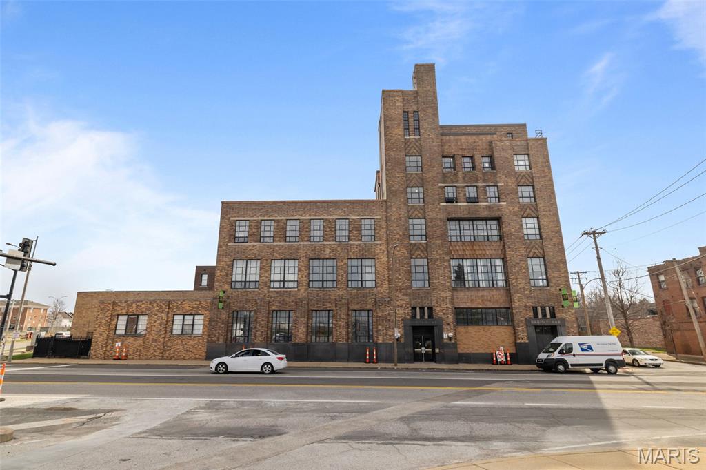 Looking for an open, industrial, loft style condo in a vibrant, walkable, and safe neighborhood?  This first floor condo boasts 2 well sized bedrooms, 2 full bathrooms, and an in unit laundry room.  The updated kitchen is situated perfectly to entertain guests.   The extra large, industrial sized windows provide ample outdoor exposure and sun light, all while maintaining privacy and security.  Walk to all your favorite restaurants in Lafayette Square ,or take an afternoon stroll in historic Lafayette Square Park.  All within a few minutes walking distance from your front door!  Secure, gated parking is available, and a 2nd parking spot is also an option.