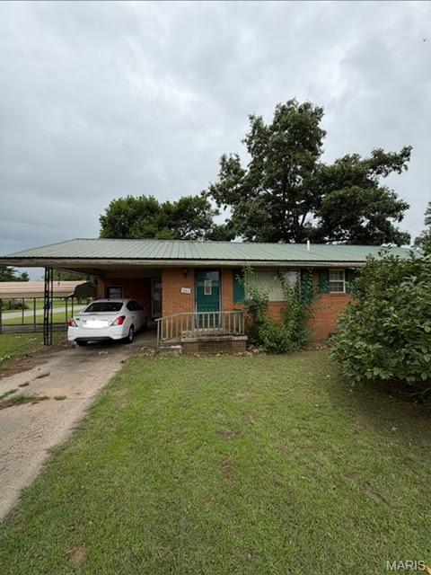 The list price is not indicative of the seller's final reserve amount. This property is part of an online bidding event, please visit  AUCTION.COM LLC to place bids. Inspections of this property and contact with occupants are strictly prohibited. Property sold "as is" and no for sale sign allowed.