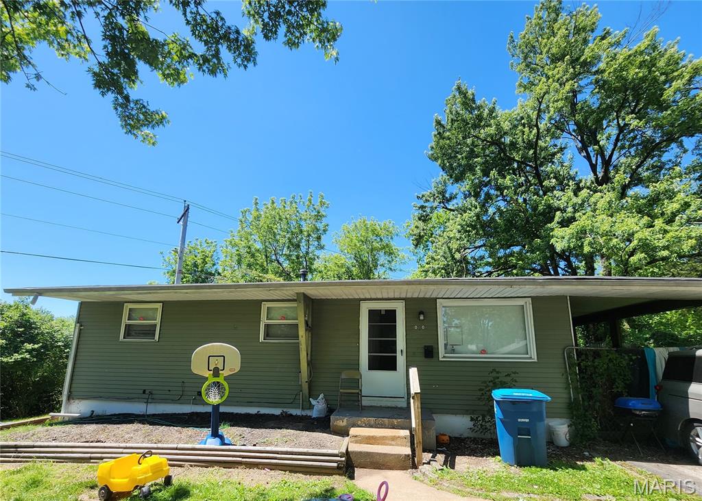 Turnkey investment opportunity with immediate cash flow! Offered at $104,900, this tenant-occupied single-family rental is currently leased at $1,325 generating $15,900 in gross annual rent. Professionally managed with an established tenant and lease already in place, this property offers investors the opportunity to add an income-producing asset to their rental portfolio without the hassle of tenant placement or setting up management. Convenient St. Louis location and ready to start producing income from day one. Add this turnkey rental to your portfolio and start collecting rent immediately! Please do not disturb tenant.