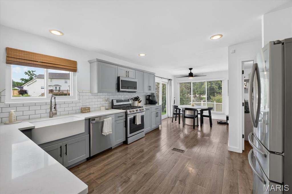 Country Crossing Manor #2 - Residential