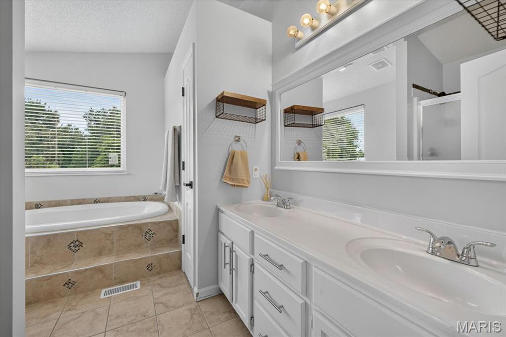 Country Crossing Manor #2 - Residential