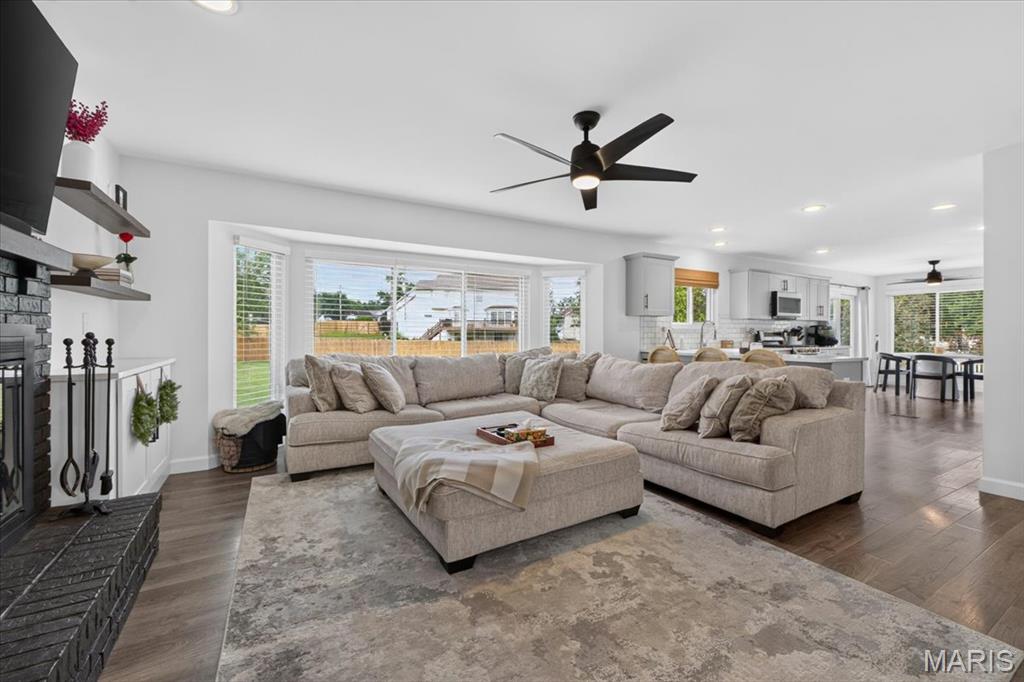 Country Crossing Manor #2 - Residential