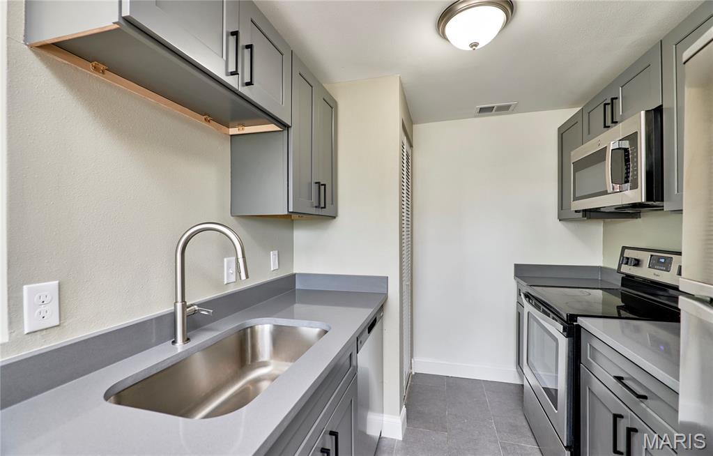 Traymoor 03 Condo - Residential Lease