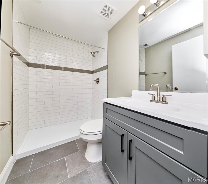 Traymoor 03 Condo - Residential Lease