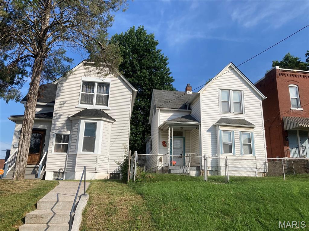 This historic home in South City's Mount Pleasant Neighborhood is priced to sell and ready for a new owner's vision.  A handy owner-occupant looking for a bargain or an investor planning to renovate for resale/investment will appreciate this economically scaled Victorian.  Opportunity knocks!  This location is convenient to I-55, parks, shopping, and City amenities.