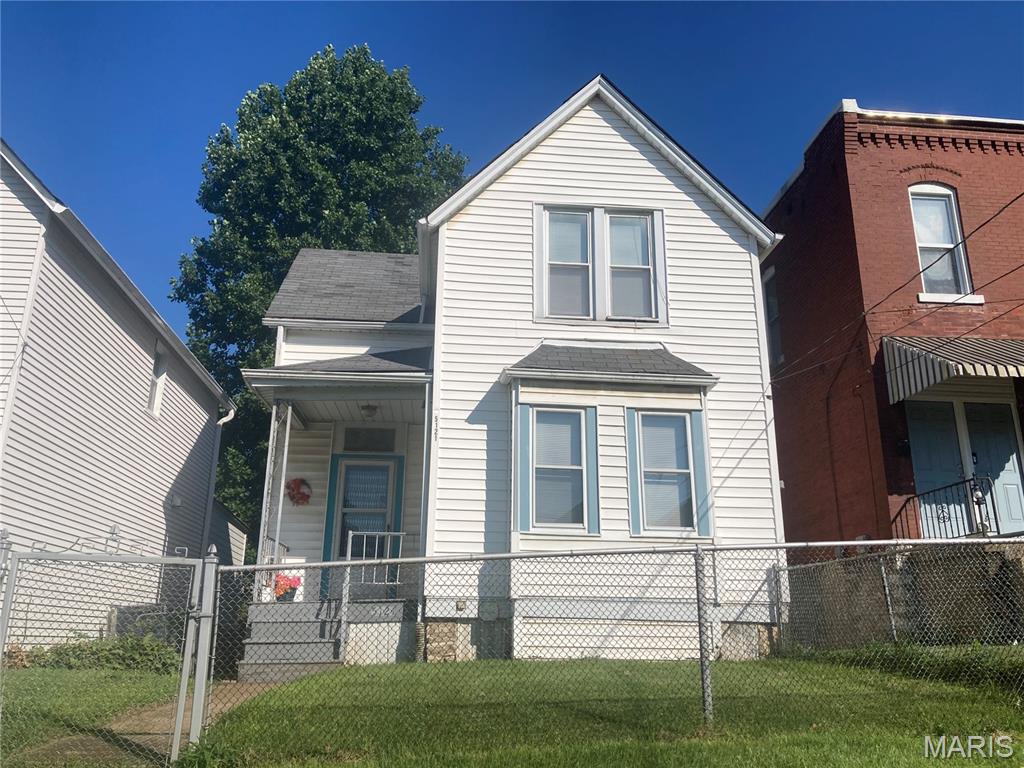 This historic home in South City's Mount Pleasant Neighborhood is priced to sell and ready for a new owner's vision.  A handy owner-occupant looking for a bargain or an investor planning to renovate for resale/investment will appreciate this economically scaled Victorian on a quiet dead end block.  Opportunity knocks!  This location is convenient to I-55, parks, shopping, and City amenities.