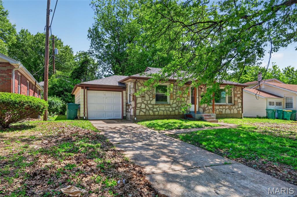 Great opportunity to own a 2-bedroom, 1-bath home situated on a 6,146 sq ft lot. This property features a fenced-in backyard, a garage, and plenty of outdoor space with room to make it your own. Ideal for investors or buyers looking for a fixer-upper, this home offers solid potential to renovate, customize, and add value.