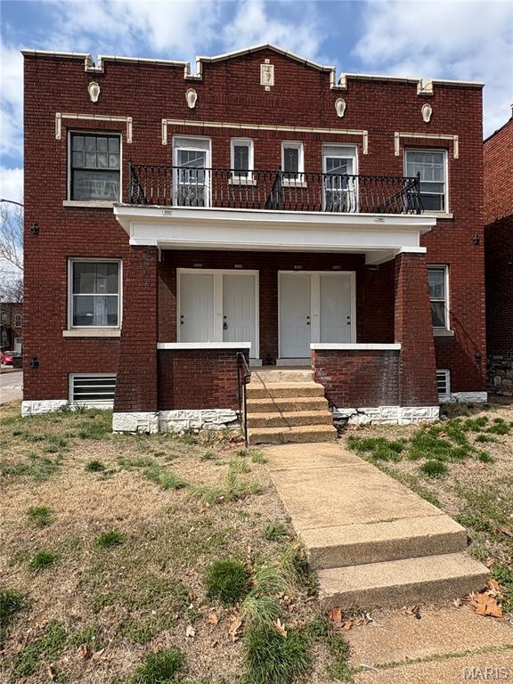 Renovated quadraplex in St. Louis City offering four spacious units, each featuring 1 bedroom plus a bonus room and 1 full bath. Units have been updated with modern finishes while maintaining functional layouts ideal for today’s renters. One unit is currently leased at $900/month with an active lease in place, providing immediate income, while the remaining units are actively listed for lease at $900/month. Property includes a shared backyard space and strong rental potential for both investors and owner-operators. Great opportunity to acquire a turn-key asset with upside in a high-demand rental area. Seller is NOT interested in any seller financing offers.