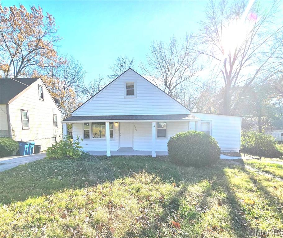 Investment Opportunity!  Currently leased at $1525/month! Recently renovated 2-Story 4bd, 1bth in Dellwood!  This 1400+ sqft home offers updated flooring and fresh paint, an open kitchen concept with stainless steel appliances, a large living room and additional family/recreation area,  with two bedrooms and a full updated bath completing the main level.  The second floor also hosts two bedrooms.  There's a full walk-out basement with plenty of storage space, a parking pad  and oversized backyard.