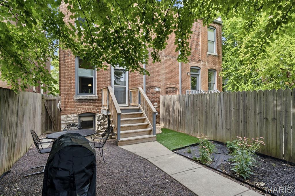 UIC McRee 5 - Residential