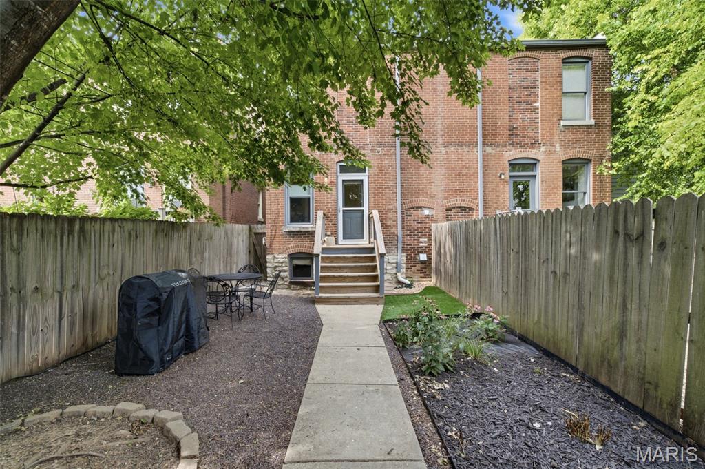 UIC McRee 5 - Residential