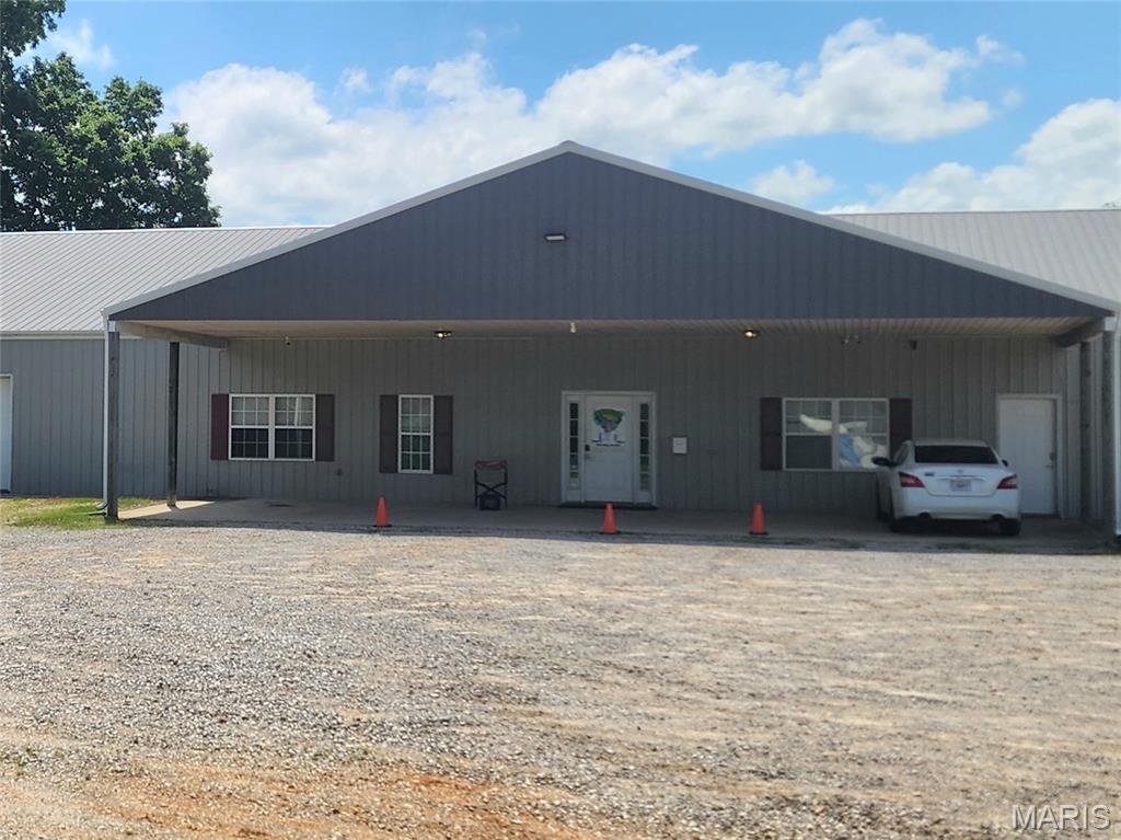 Approx. 2,600 sq ft commercial space available for lease with high visibility on Business 67S. The interior has approx. 1,000 sq ft of finished office/retail space, approx. 1,600 sq ft of temperature controlled storage space, two bathrooms, kitchenette area, signage on building and 9'x4' lighted signage at the road. Owner pays electric, water, sewer and trash. This property is just outside city limits without restrictions. 3338 S Westwood Blvd-Option 2, Poplar Bluff. $2,800/monthly.