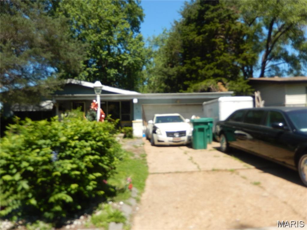 The property will be sold occupied, sight-unseen and with no access. DO NOT disturb the occupants or trespass on property . Occupied home selling in AS IS condition with no buyer inspections , no contingencies and no buyer contact with the occupants. Purchaser is responsible for obtaining possession after closing. Submit offer on special sales contract with 3% earnest money or $1000 whichever is greater and proof of funds. Buyer to verify schools and utilities. Property has to be on market 10 days before seller will review. All offers must be submitted by the buyer’s agent using the online offer management system. All offers must be submitted by the buyer’s agent using the online offer management system. Access the system via the link below.  Offer link to property:  http://www.spsreo.com/?c=DD2N