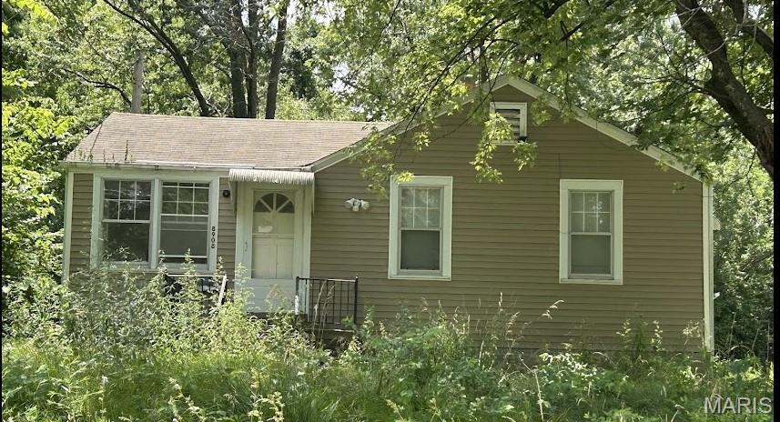 Whether you're searching for your first home or your next investment opportunity, this property is full of potential! This charming home is an excellent option for a first-time homebuyer ready to add their own personal style or an investor looking to expand their rental portfolio.

Featuring a functional layout with plenty of opportunity to build equity, this home is ready for your vision. With a little creativity and personal touch, you can transform this property into a comfortable place to call home or a valuable income-producing asset.

This home is perfect if you're looking to move in and make it your own or purchase a property with rental potential, this is an opportunity you won't want to miss. Schedule your showing today!