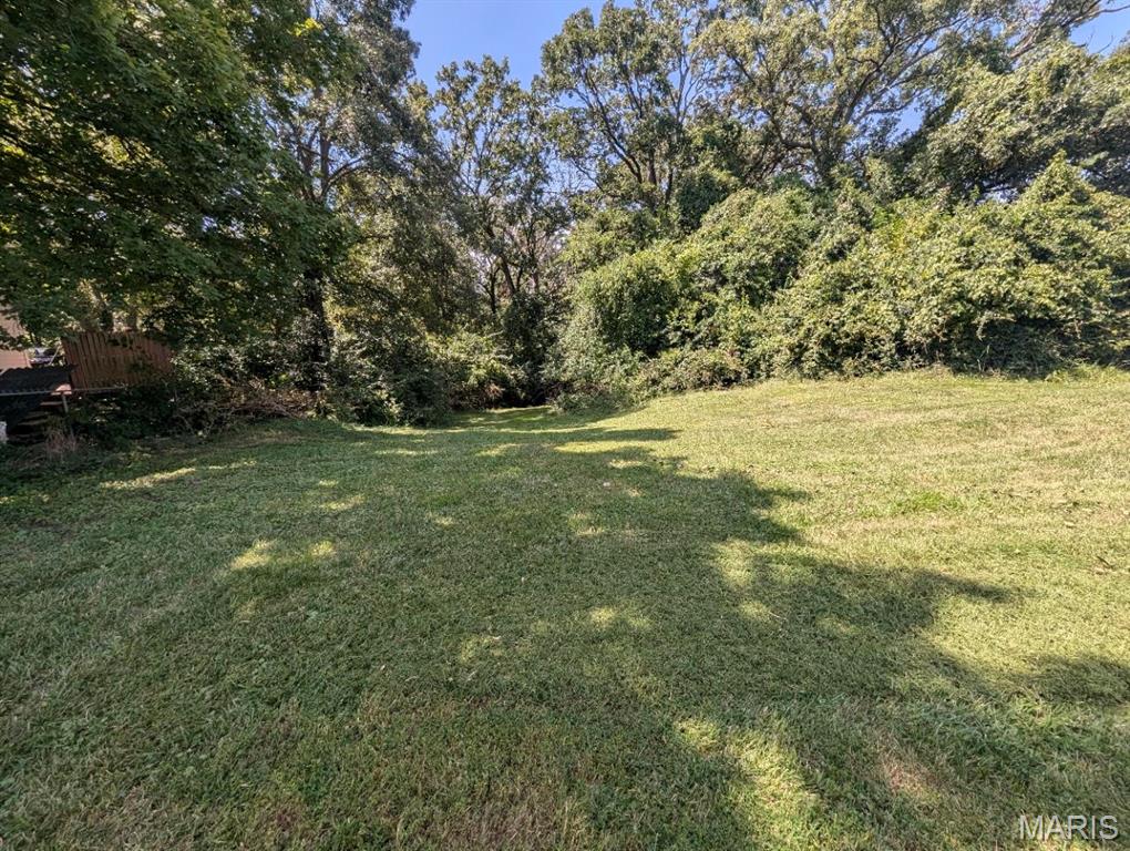 Build your next home on this great walkout building lot in the City of Arnold!!  This 0.4 acre lot backs to trees for a great view, and has wonderful possibilities!!  Site of previous home that has been cleared, so all utilities were on site at one time! (buyer to verify) This lot is level in the front with a nice gentle slope to the back makes for a perfect walk out!!  Sitting in an established neighborhood with a mix of newer construction!  Here's your opportunity to build in the City of Arnold, close to everything on a beautiful lot!  Agent/Broker/Owner