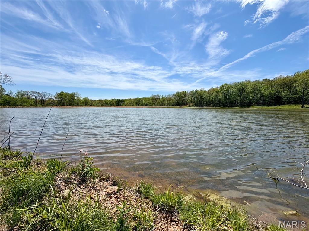 Beautiful 1.47-acre lake lot located in the desirable Legacy Pointe Estates, just north of Potosi off Hwy E. This private setting offers the perfect blend of seclusion and convenience, surrounded by newer homes and situated on a private road.
Enjoy access to underground electric and a gorgeous stocked lake approximately 6.5 acres in size — ideal for fishing, relaxing, and taking in the peaceful views. Whether you’re ready to build your dream home or create the perfect weekend retreat, this property offers an outstanding opportunity.
Conveniently located less than 2 miles from downtown Potosi and just one hour south of St. Louis. Outdoor enthusiasts will love being a short drive from Mark Twain National Forest, Elephant Rocks State Park, Twin Eagle Lake Estates and Hideout.
Private, scenic, and ready for your vision — don’t miss this rare lake lot opportunity!