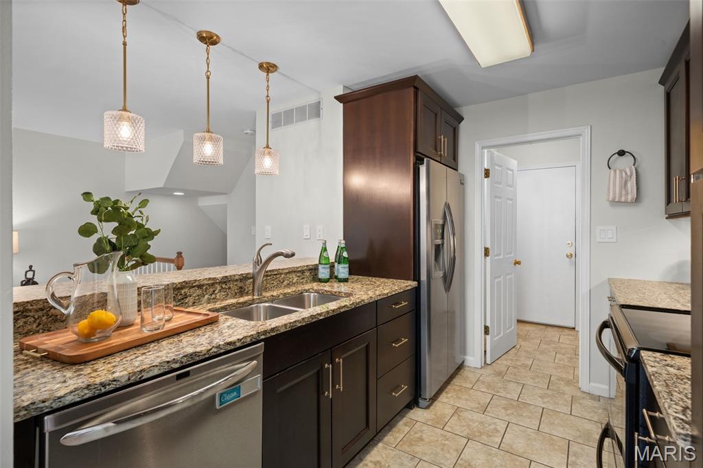 Clarkson Grove Condo Ninth - Residential