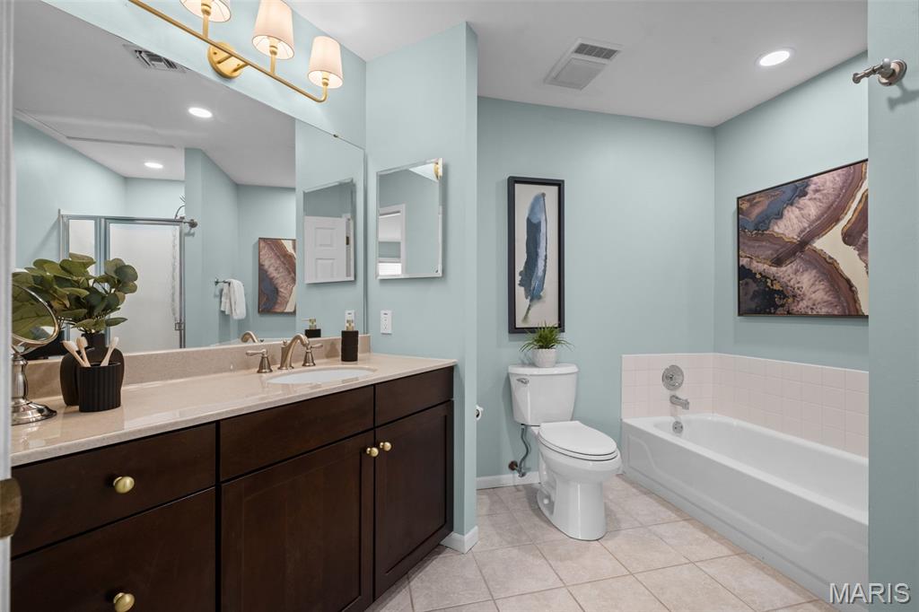 Clarkson Grove Condo Ninth - Residential