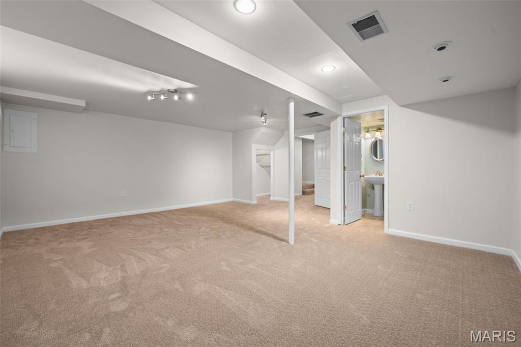 Clarkson Grove Condo Ninth - Residential