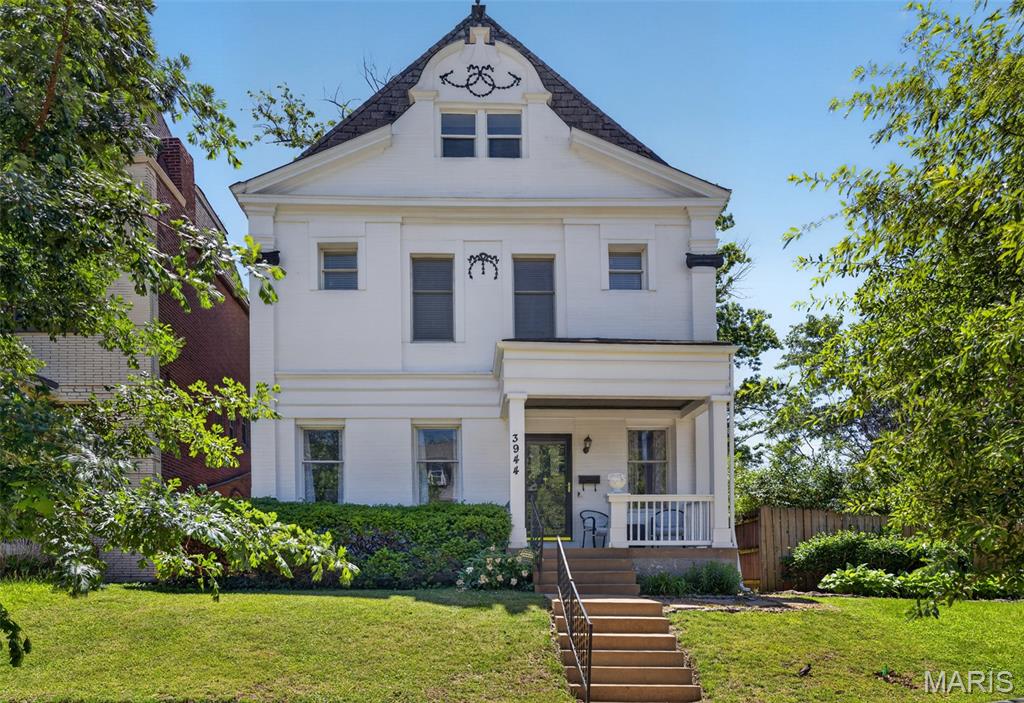 Priced to sell fast. Move in ready. Located in the Historic Shaw neighborhood near restaurants and just blocks from the Missouri Botanical Garden, this beautifully 2 1/2 story all-brick, has all the modern convenience. A classic front porch welcomes you into an inviting entryway. The open living and dining areas feature hardwood floors and plenty of natural light. On the second floor, you’ll find a master suite, two generously sized bedrooms, and an addition full bathroom,  Close to everything!
AGENTS- Please read agent remarks.