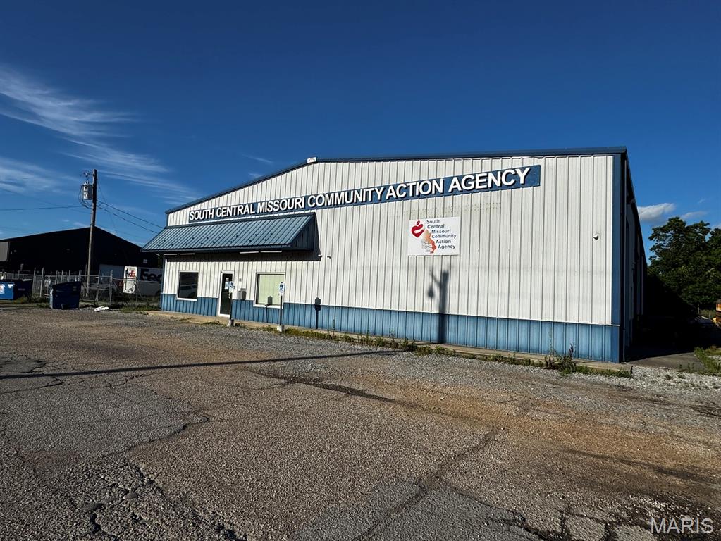 none - Commercial Lease