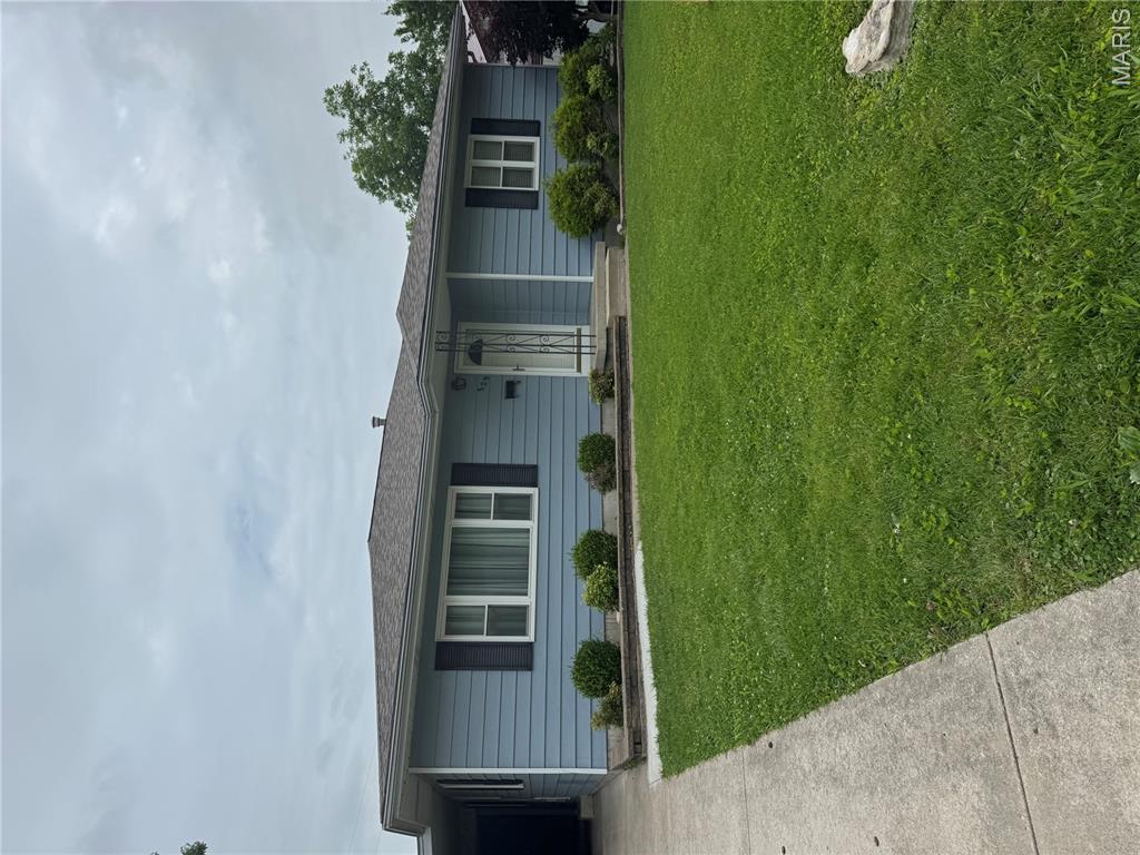 Very well kept 3 bedroom home located in nice subdivision.  Many updates have been done.