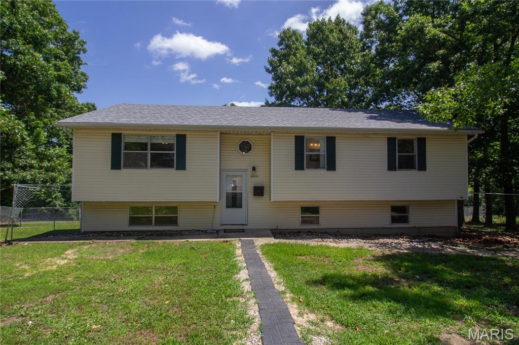 Welcome home to this spacious 5-bedroom, 3-bathroom split-level boasting fresh paint and updated landscaping in the backyard!
The main level features a living room and kitchen/dining combo with stainless steel appliances, sleek backsplash, and generous cabinet space. Enjoy outdoor dining on the back deck, or relax in the primary suite with its own walk-in closet and full bath. Two additional bedrooms and a full hall bath round out the main floor. Downstairs offers a second living room, two more bedrooms, a full bathroom, and storage areas. Top it off with a fenced-in backyard and large driveway that easily accommodates extra vehicles, trailers, or toys!
