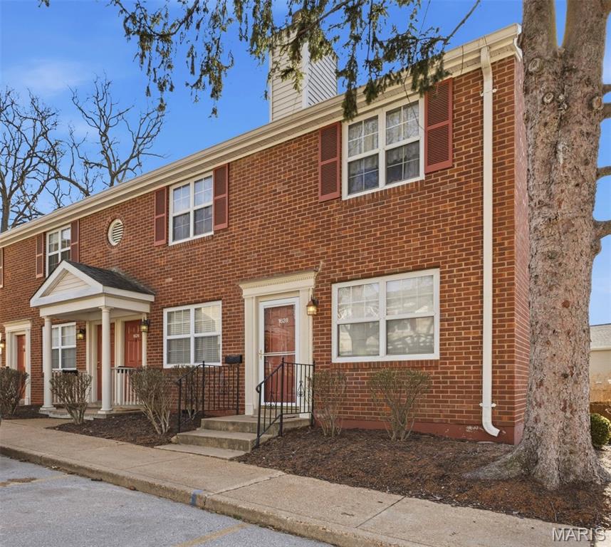 Tucked away on a desirable street in Brentwood Forest, this stylish upper-level two-bedroom, one-bath condo is a must-see. Featuring tasteful updates, an electric fireplace, and a nice view overlooking common ground. The complex offers great amenities- tennis courts, pools and club house and is in close proximity to restaurants, shopping, parks and schools.