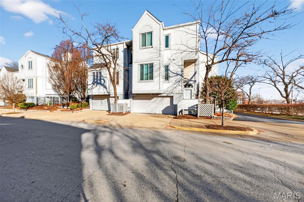 COLUMBUS SQUARE - Residential