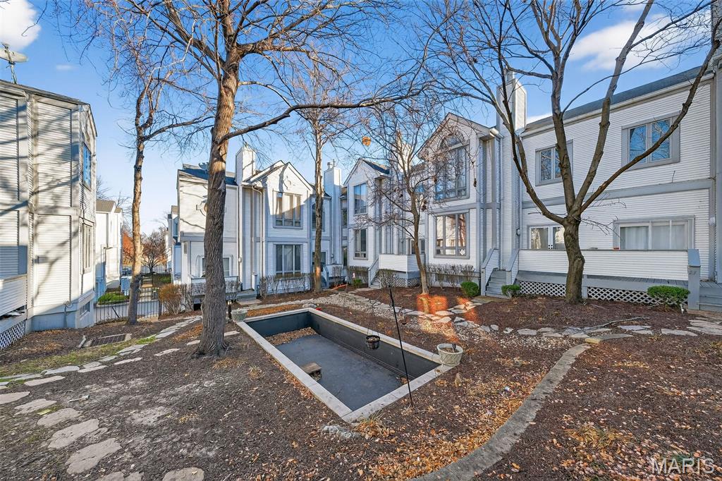COLUMBUS SQUARE - Residential